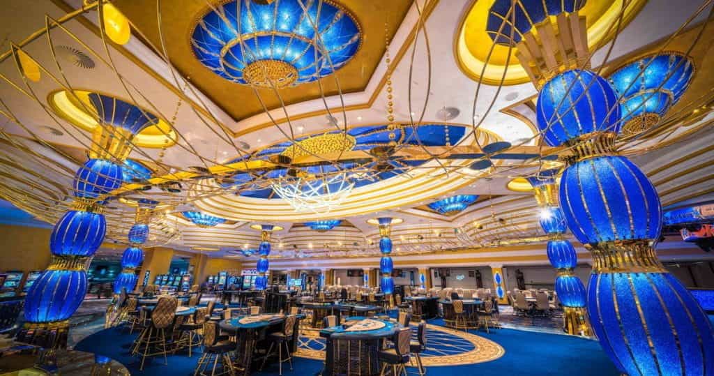 King’s casino in Rozvadov, there is an opulent room with tables and sculptures.
