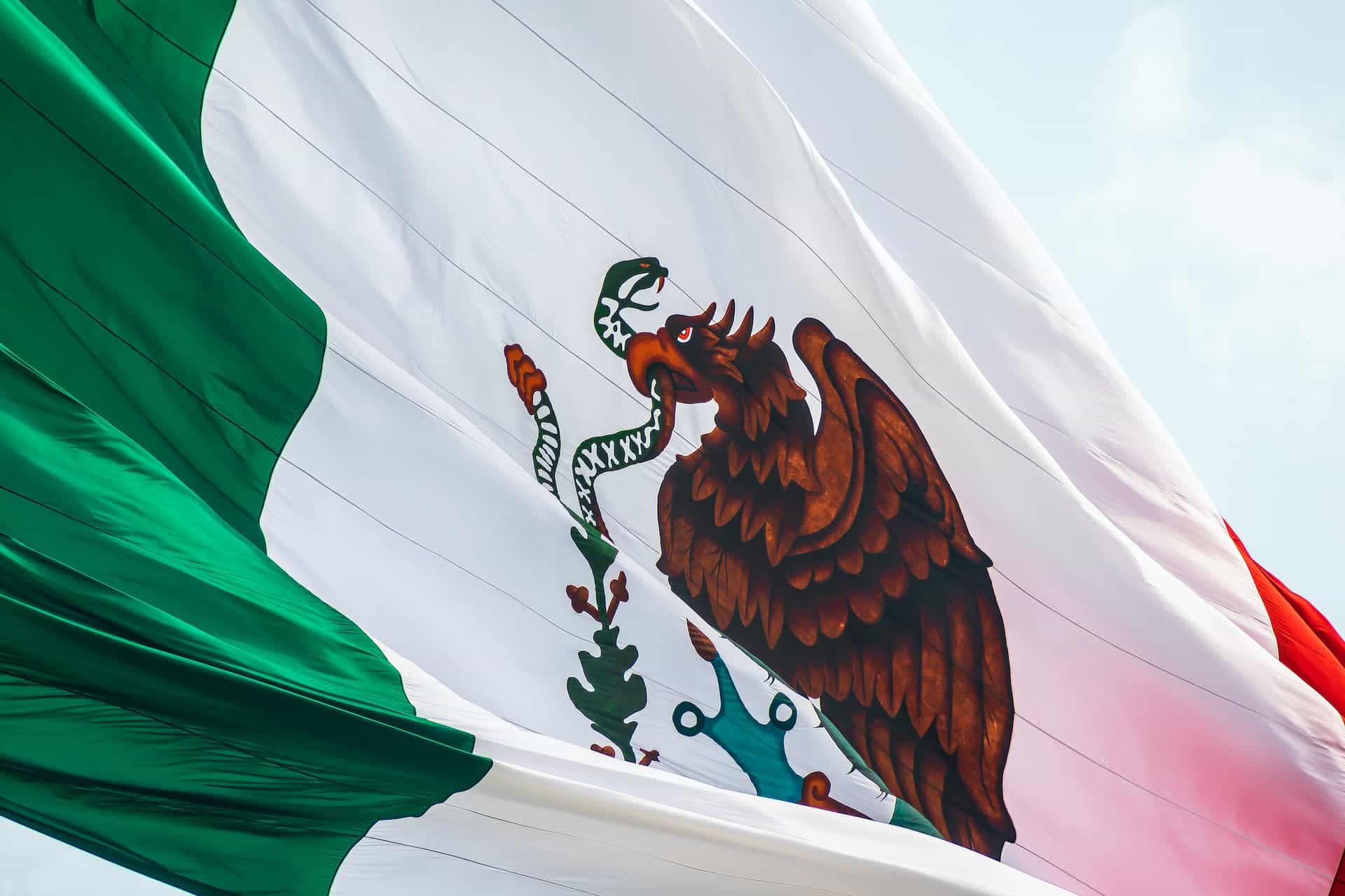 The Mexican flag ripples.